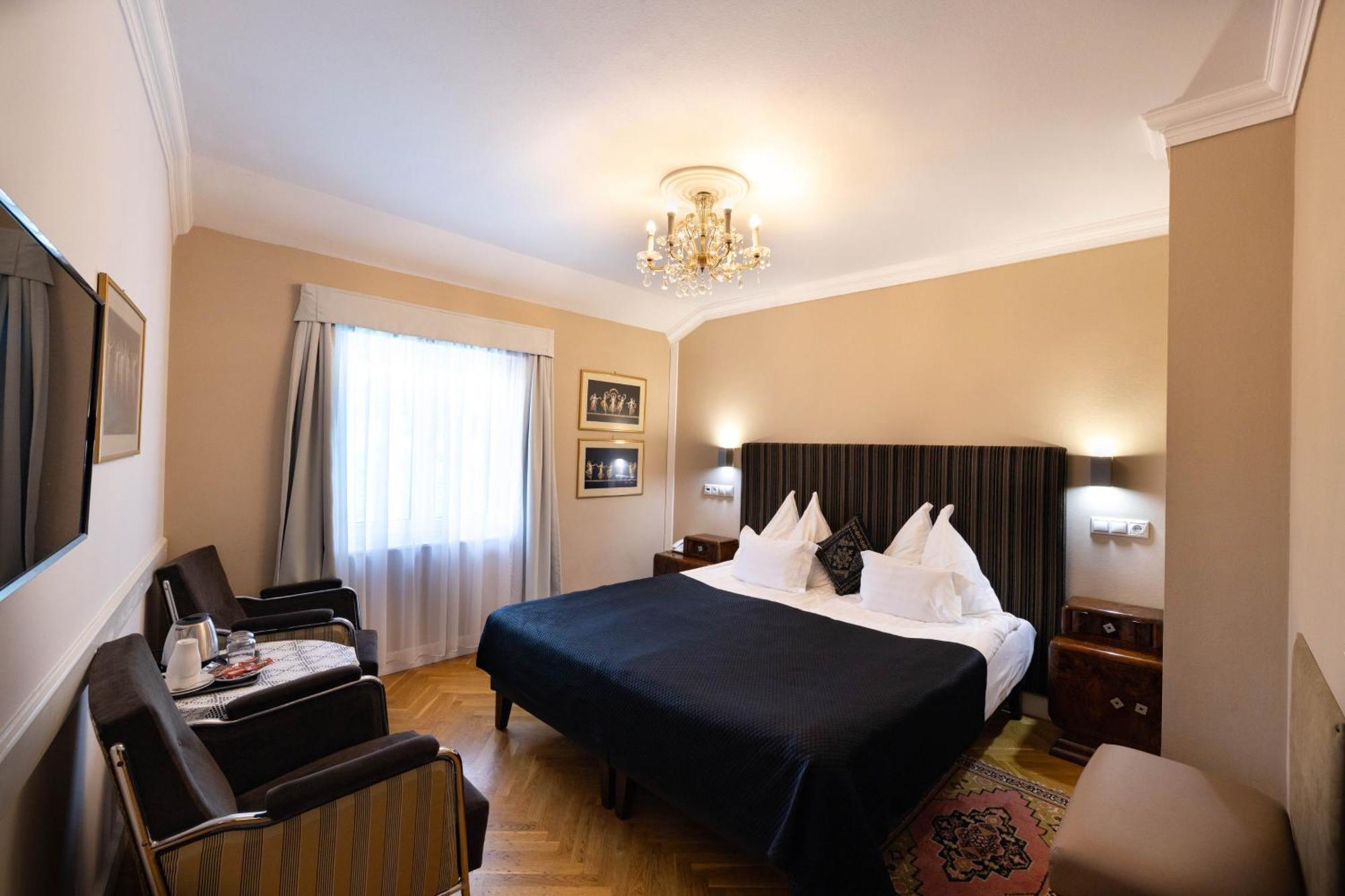 Boutique Hotel Szarcsa Szekesfehervar Room photo
