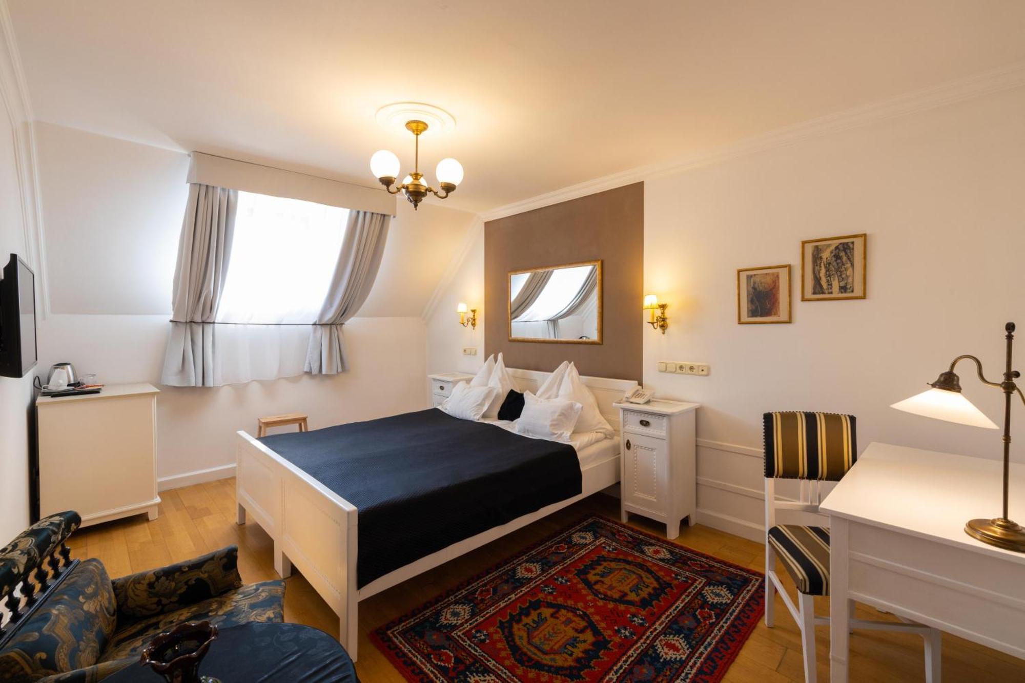 Boutique Hotel Szarcsa Szekesfehervar Exterior photo