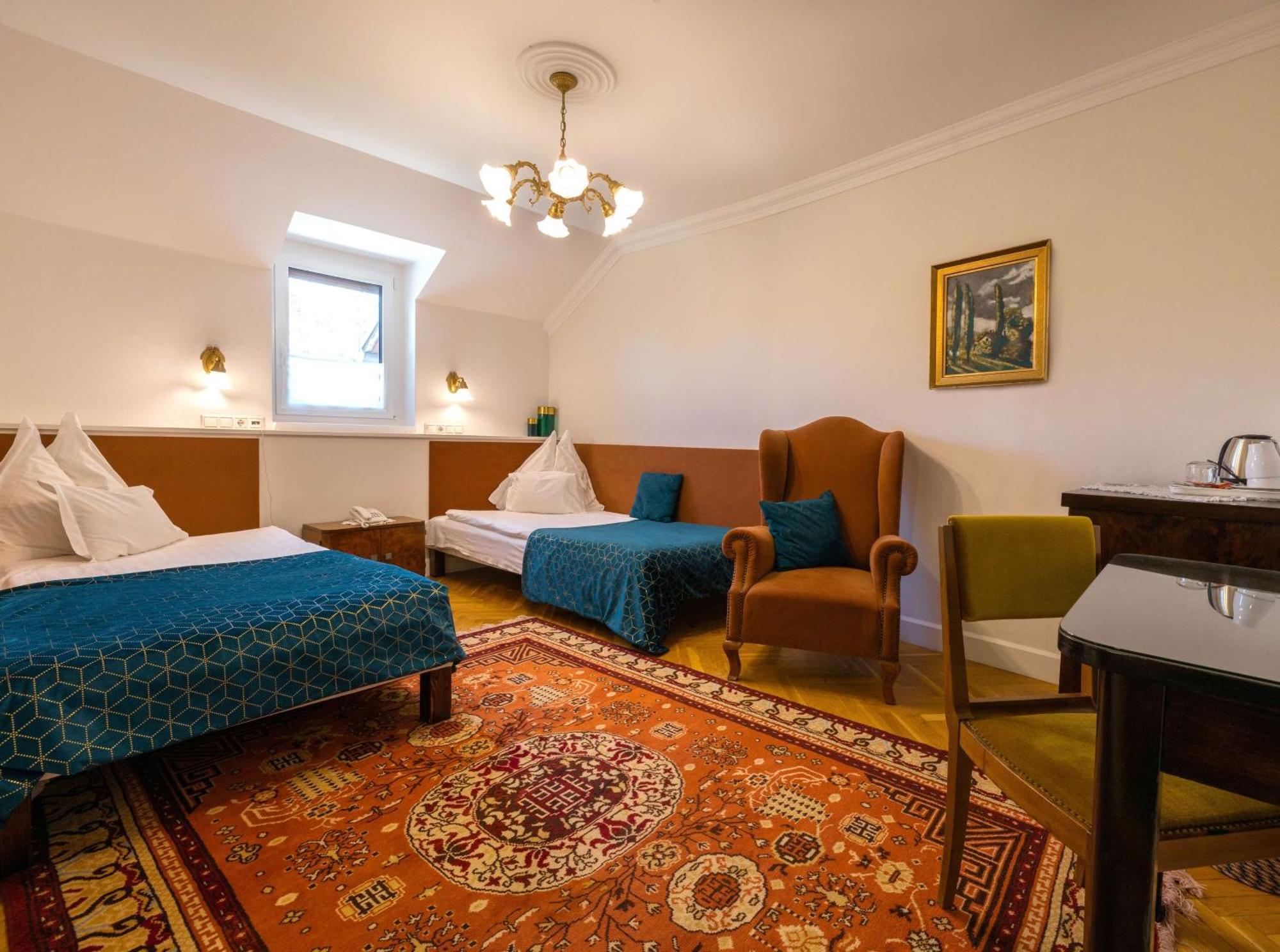 Boutique Hotel Szarcsa Szekesfehervar Room photo
