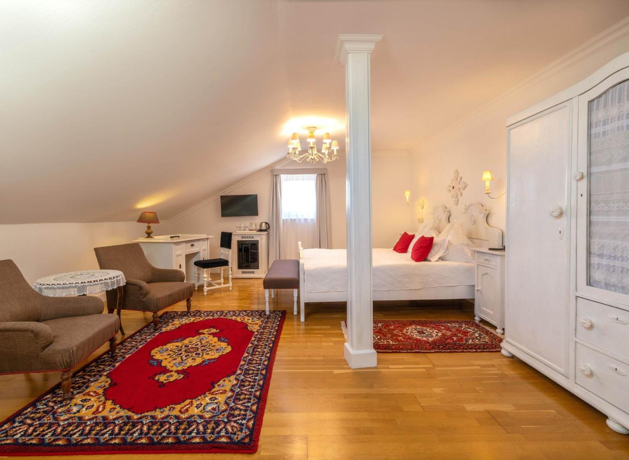 Boutique Hotel Szarcsa Szekesfehervar Exterior photo