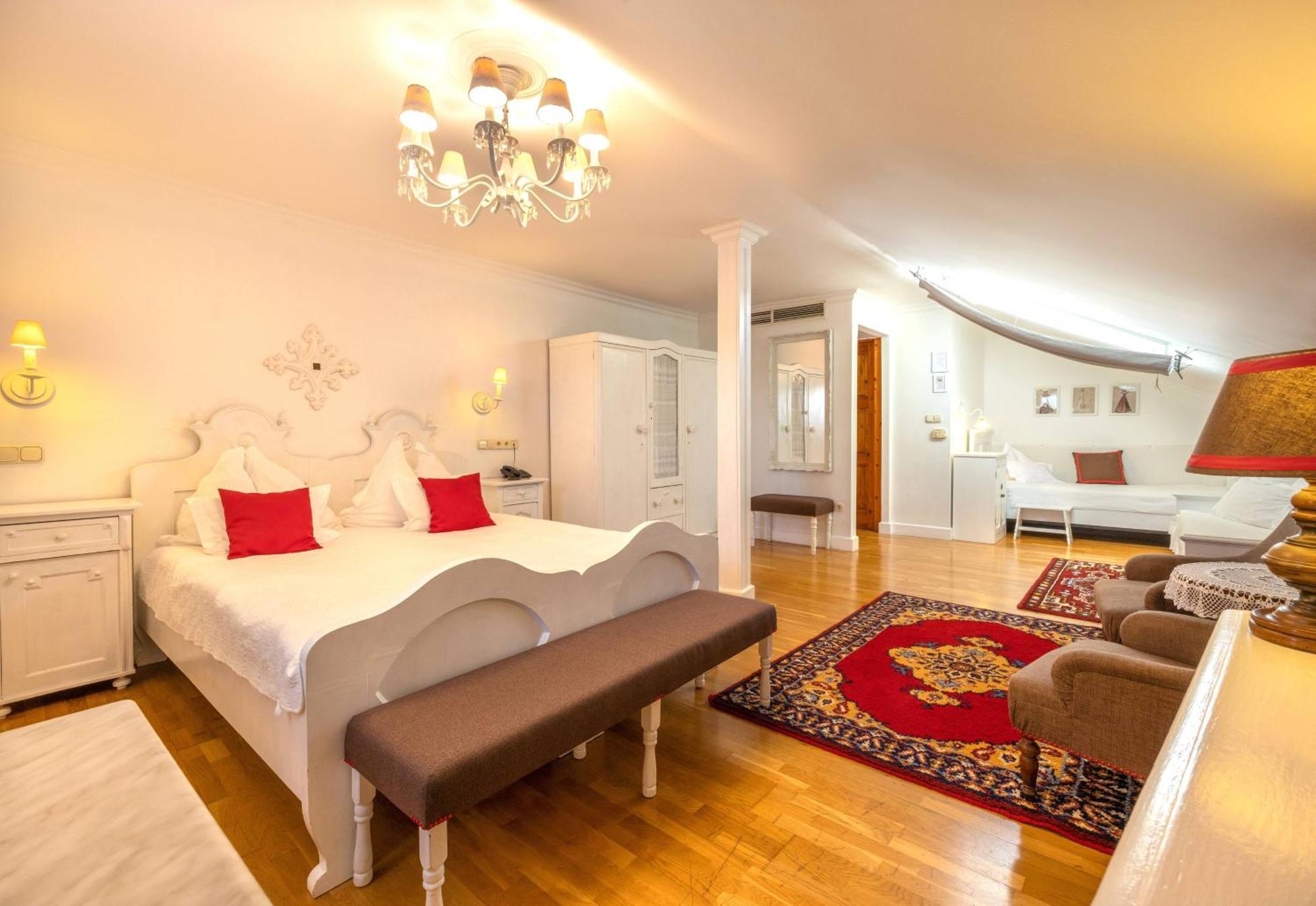 Boutique Hotel Szarcsa Szekesfehervar Exterior photo